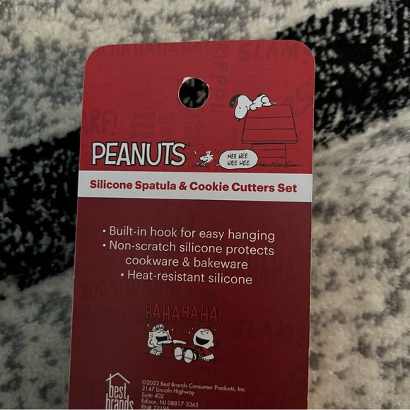 NWT Peanuts Snoopy Spatula and Cookie Cutter Set - Picture 2 of 2